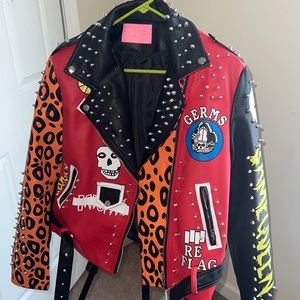This is a size L jacket, dare to be different